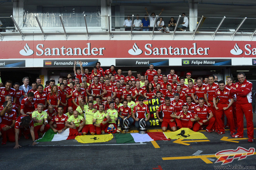 Ferrari celebra su victoria en Alemania "a lo Balotelli"