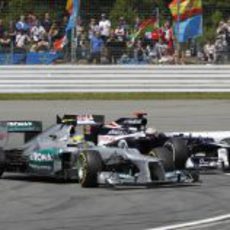 Nico Rosberg pelea con Pastor Maldonado en Alemania