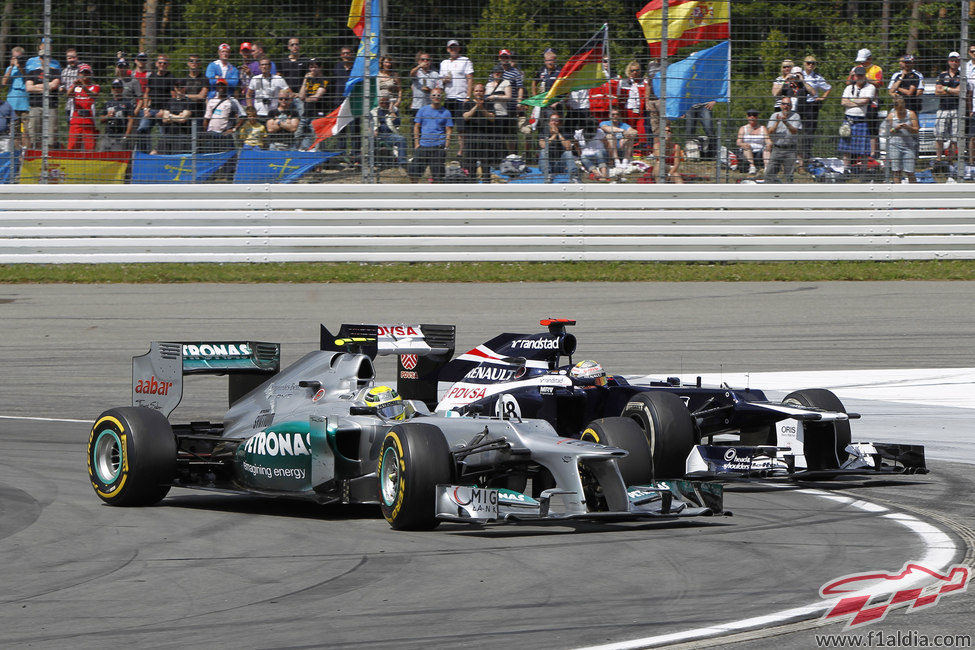 Nico Rosberg pelea con Pastor Maldonado en Alemania