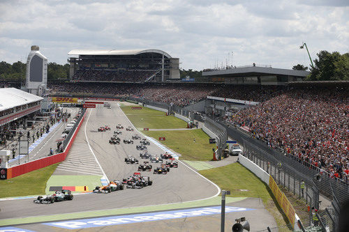 El pelotón en la salida del Gran Premio de Alemania