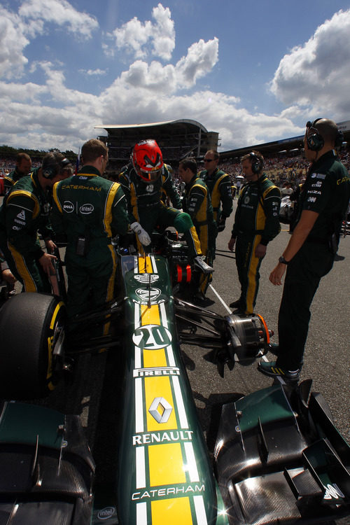 Heikki Kovalainen se sube al Caterham CT01