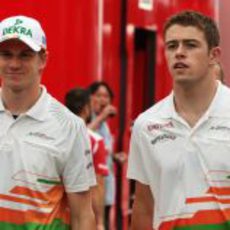 Nico Hülkenberg y Paul di Resta llegan al paddock