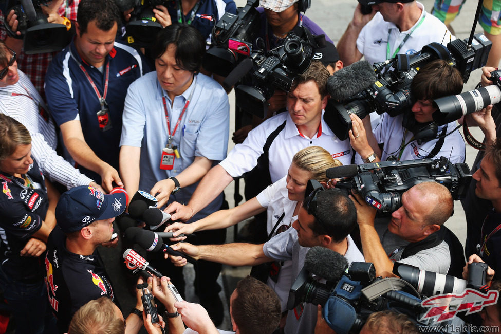 La prensa acosa a Sebastian Vettel
