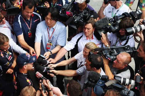 La prensa acosa a Sebastian Vettel