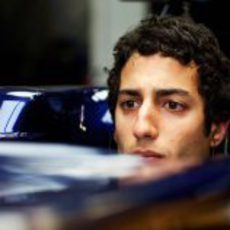 Daniel Ricciardo prueba su asiento en Hungria