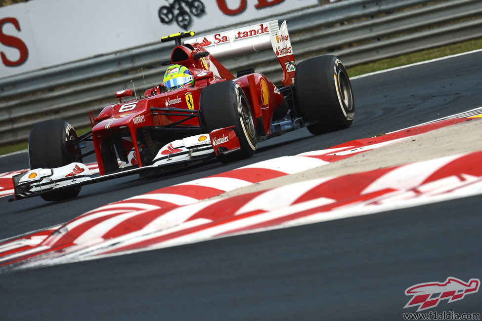 Felipe Massa pilota su F2012 en el circuito de Hungaroring