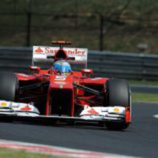 Fernando Alonso a bordo de su F2012 en Hungaroring