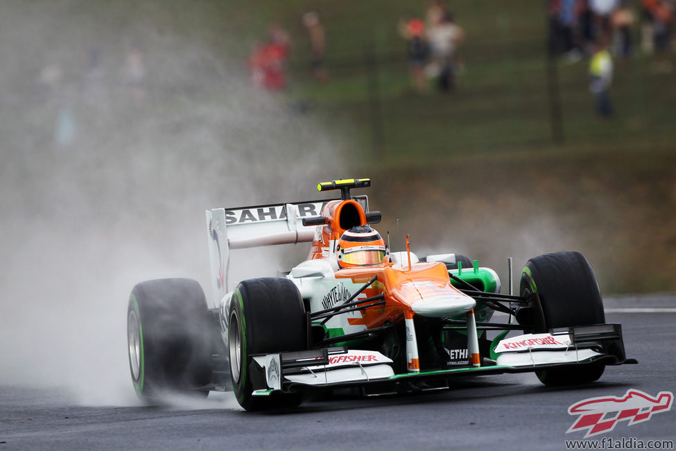 Nico Hülkenberg rueda sobre el asfalto mojado de Hungaroring