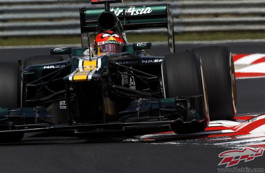 Heikki Kovalainen toma una curva en los libres de Hungría