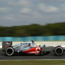 Lewis Hamilton pilota su McLaren en Hungaroring