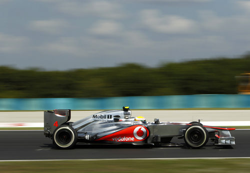 Lewis Hamilton pilota su McLaren en Hungaroring