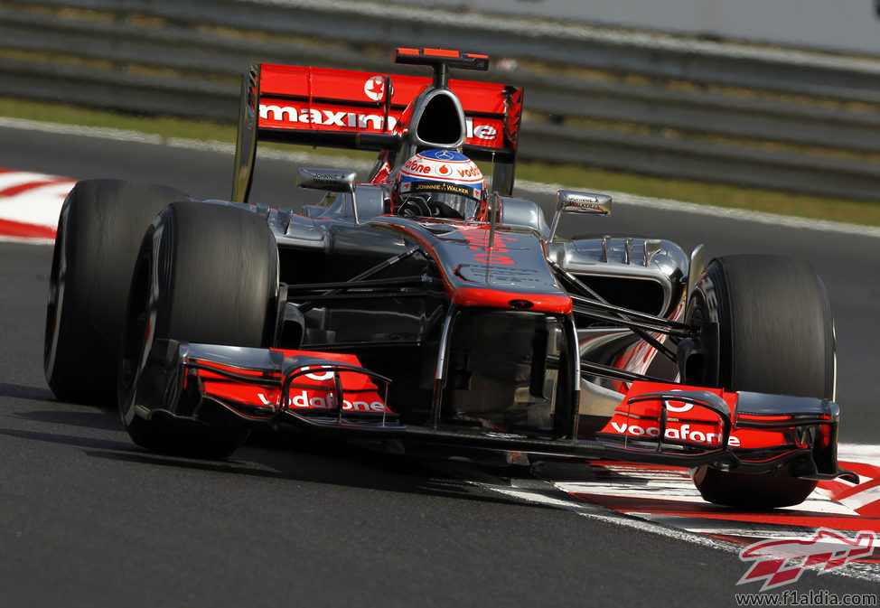 Jenson Button a bordo de su MP4-27 en Hungaroring