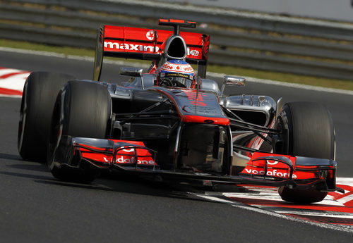 Jenson Button a bordo de su MP4-27 en Hungaroring