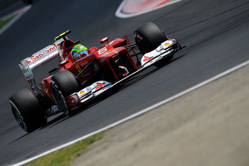 Felipe Massa rueda con el F2012 en la clasificación de Hungría