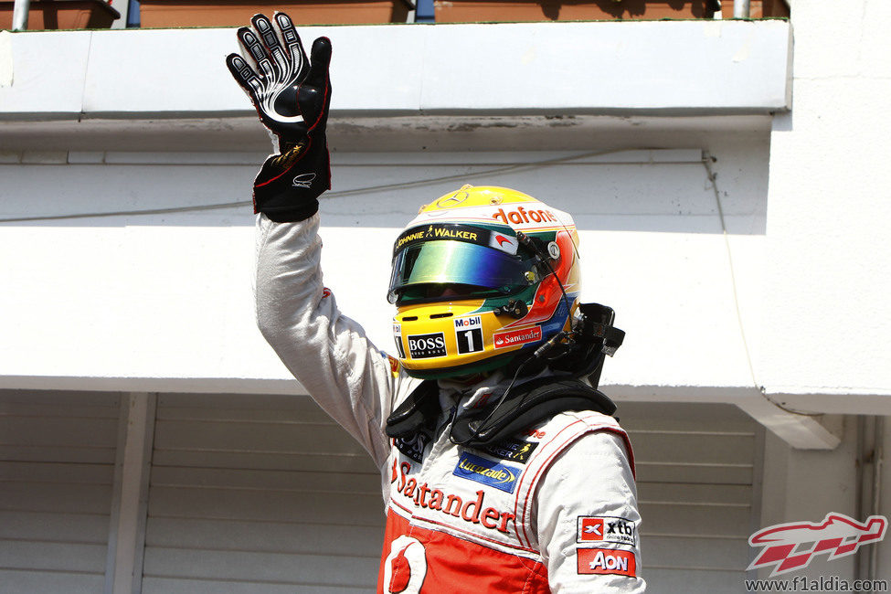 Lewis hamilton celebra la 22ª pole de su trayectoria en la F1