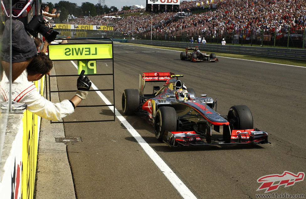 Lewis Hamilton gana la carrera de Hungría