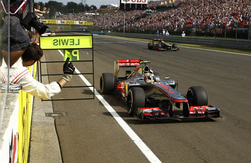 Lewis Hamilton gana la carrera de Hungría