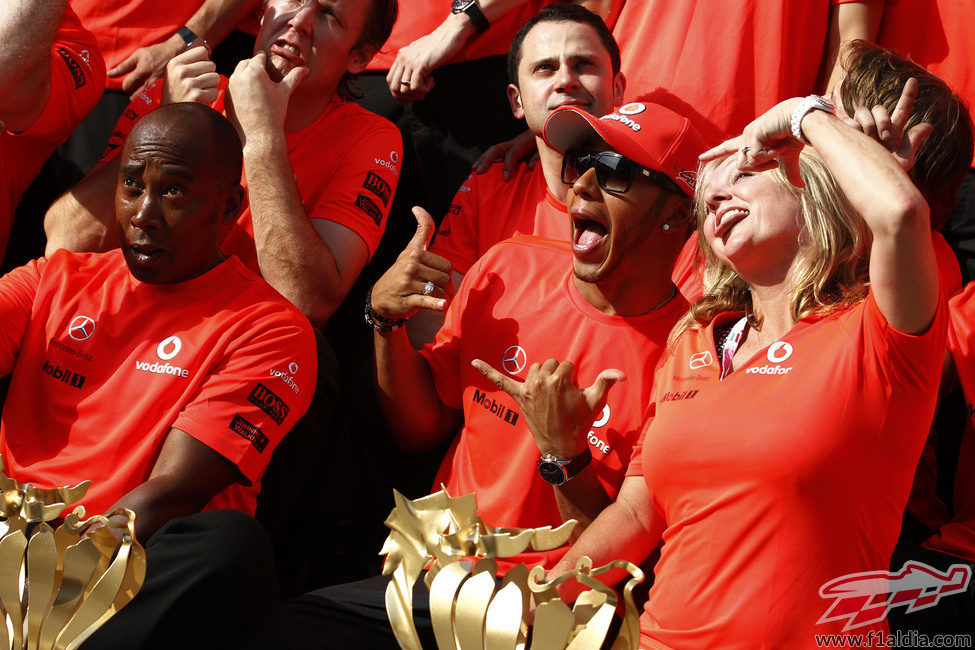 Lewis Hamilton celebra a su manera la victoria de Hungria