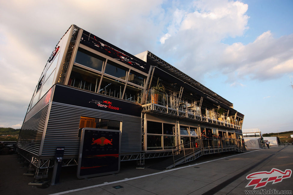 'Motorhome' de Red Bull y Toro Rosso en Hungría