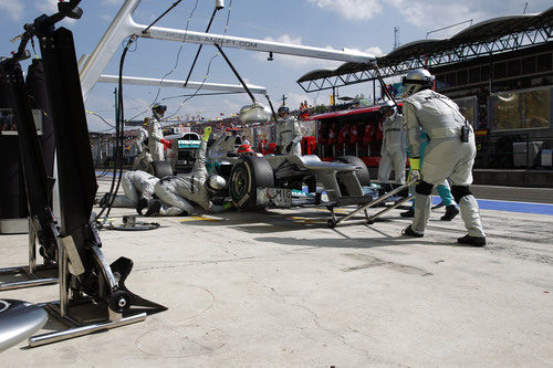 Parada en boxes para Michael Schumacher en Hungría