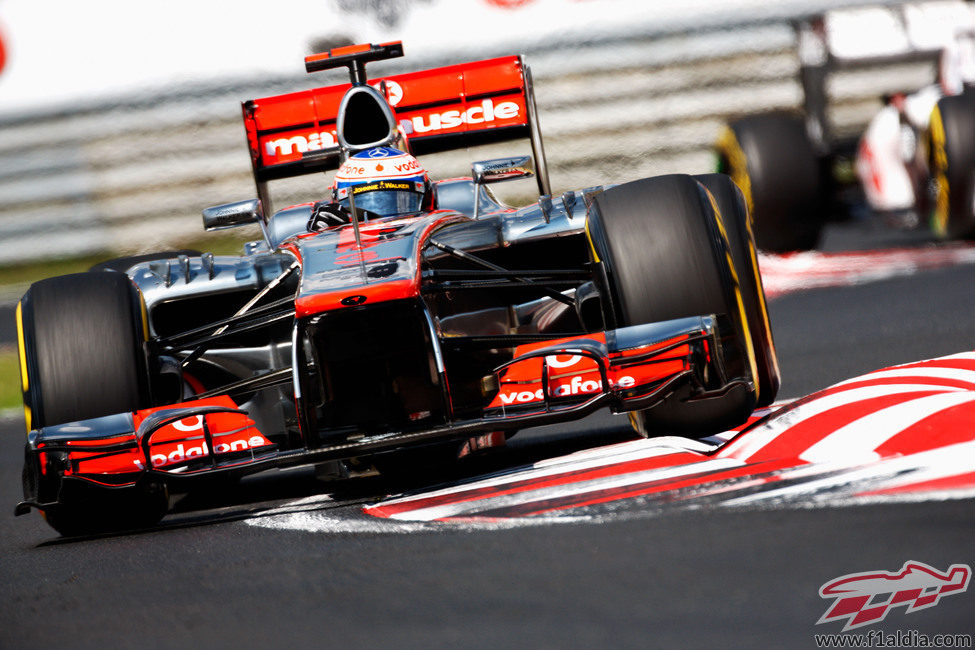 Jenson Button sobre el piano en el Hungaroring