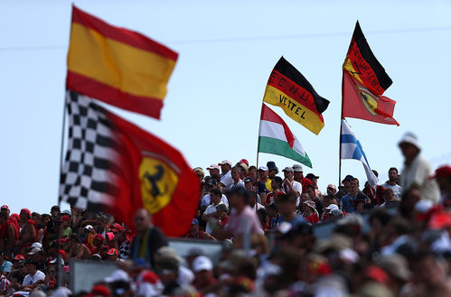 La afición llenó de banderas las gradas del Hungaroring