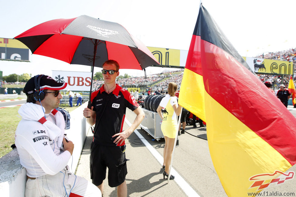 Timo Glock espera el inicio de la carrera