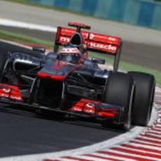 Jenson Button pone a punto su monoplaza en Hungaroring