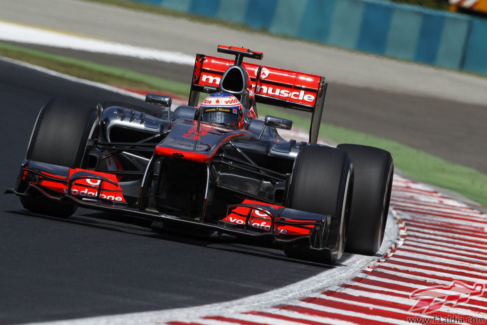 Jenson Button pone a punto su monoplaza en Hungaroring