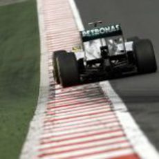 Nico Rosberg afronta una recta en Hungaroring