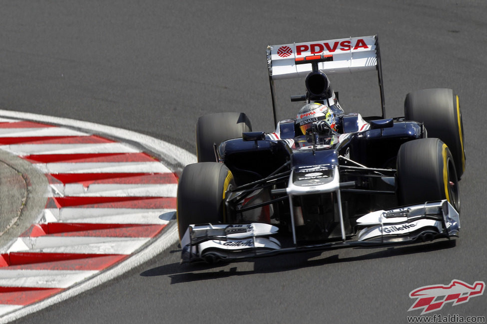 Pastor Maldonado rueda con los blandos en el circuito húngaro