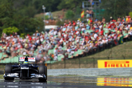 Bruno Senna rueda con el FW34 en los entrenamientos