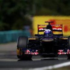 Daniel Ricciardo llega a una curva en Hungaroring