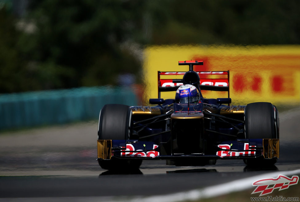 Daniel Ricciardo llega a una curva en Hungaroring