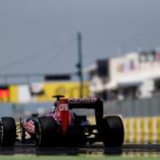 Daniel Ricciardo llega a la recta principal de Hungaroring