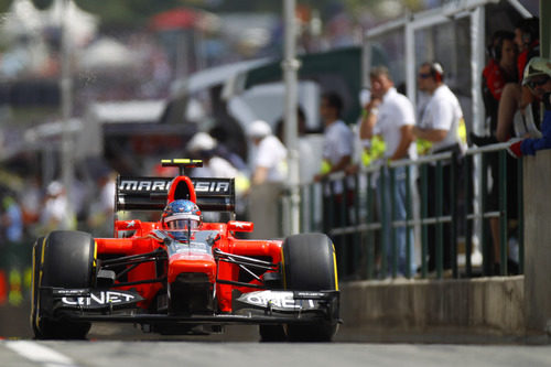 Charles Pic pasa por la zona de 'pits' en Hungaroring