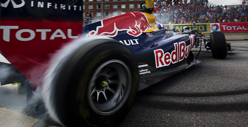 Derrapaje de David Coulthard con el Red Bull RB6