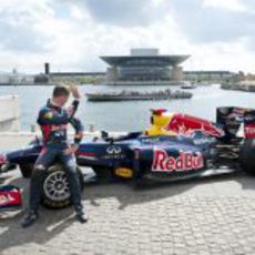 David Coulthard saluda a los viajeros