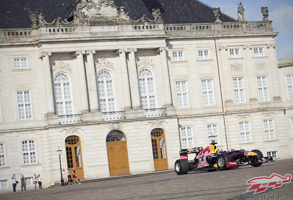 David Coulthard a la puerta del Palacio de Christian IX