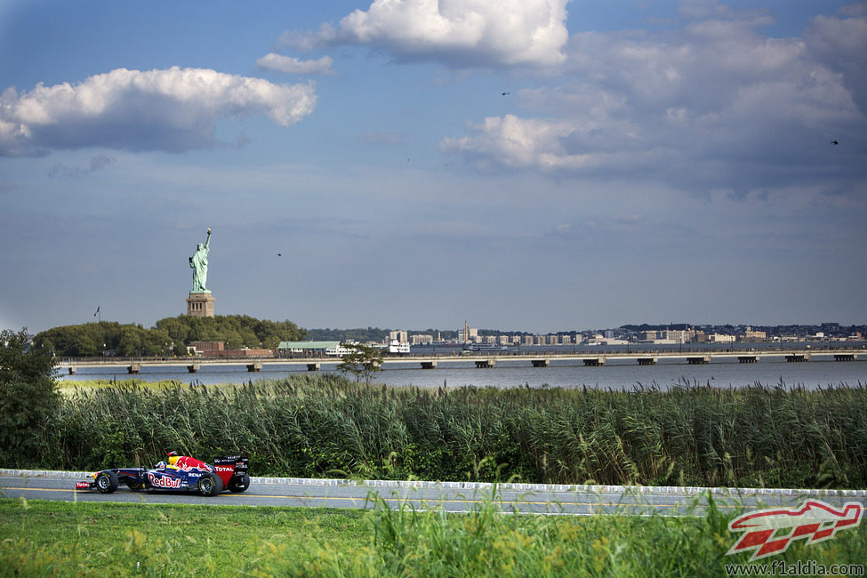 La Estatua de la Libertad y la Fórmula 1, juntos