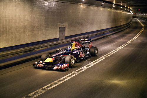 Red Bull Racing cruza el Túnel Lincoln de Nueva York