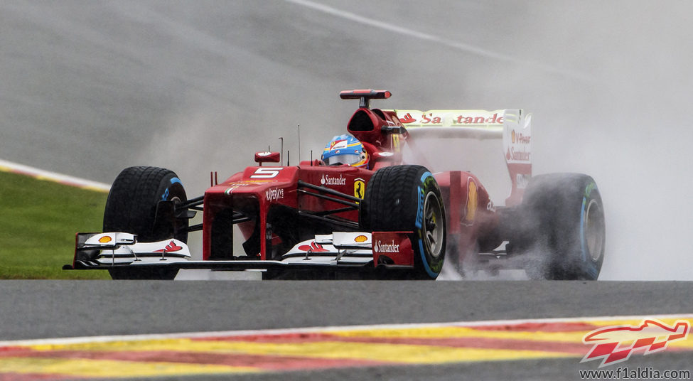 Fernando Alonso sobre el agua de Spa