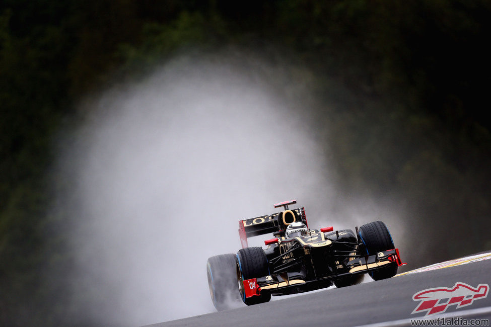 Kimi Räikkönen rueda en los libres del GP de Bélgica 2012