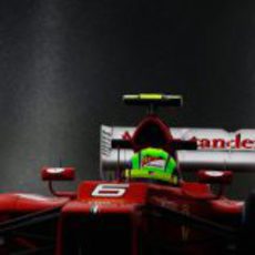 Plano cercano de Felipe Massa en los mojado libres de Spa 2012