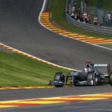 Schumacher subiendo desde Eau Rouge con su Mercedes