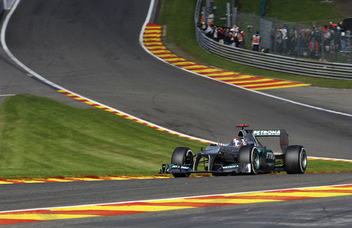 Schumacher subiendo desde Eau Rouge con su Mercedes