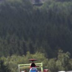 Fernando Alonso con el DRS abierto en Spa