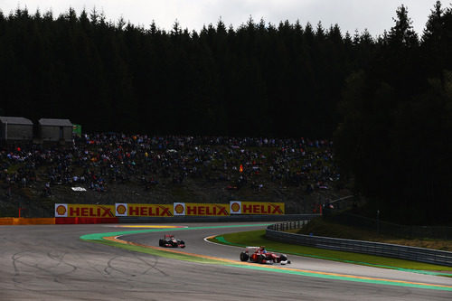 Alonso seguido de Hamilton en los libres 3 de Bélgica 2012