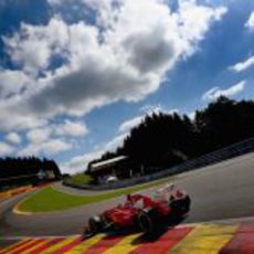 Fernando Alonso en Eau Rouge con el F2012