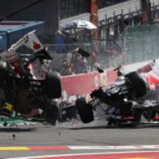 Accidente brutal en la primera curva del GP de Bélgica 2012